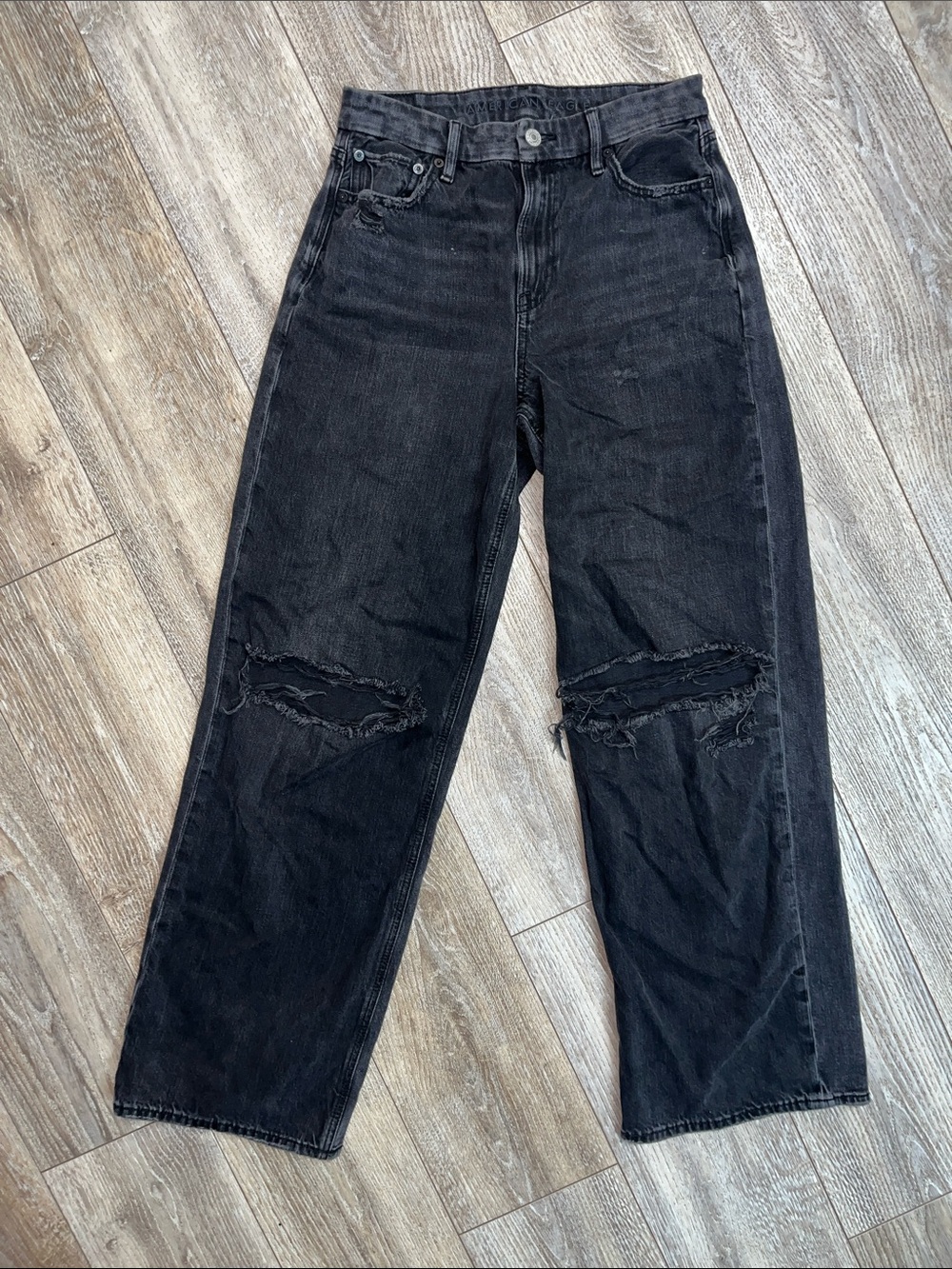 Women’s Black Distressed Straight-Leg Jeans